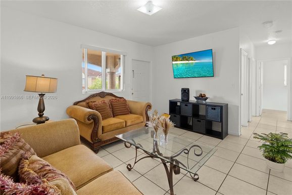 317 E 3rd St # 201, Hialeah FL 33010