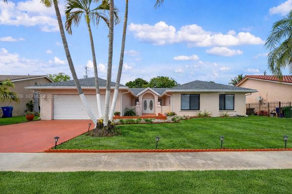 9131 N Lake Miramar Cir, Miramar FL 33025