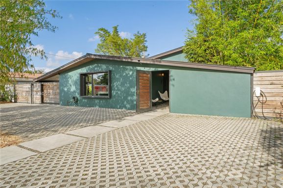 4315 SW 97th Ct, Miami FL 33165