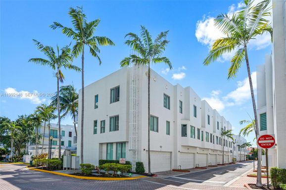 2134 Van Buren St # 306, Hollywood FL 33020