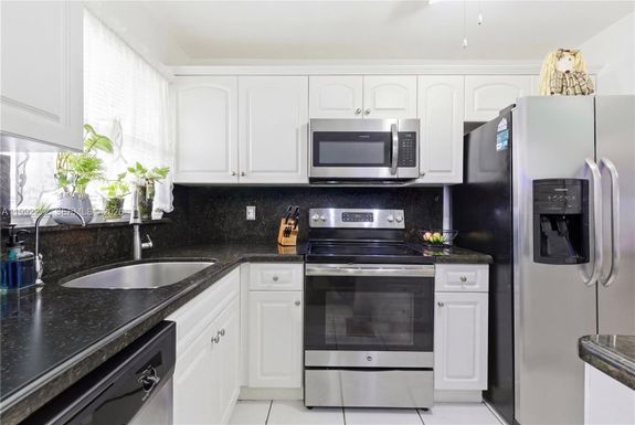 2651 E Sunrise Lakes Dr # 104, Sunrise FL 33322