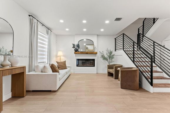 10487 W 34th Ct, Hialeah FL 33018