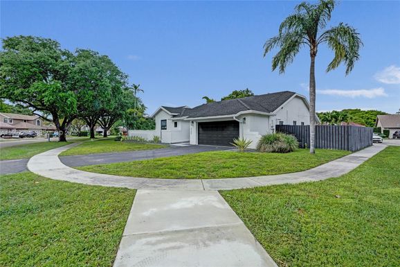 5790 SW 88th Ave, Cooper City FL 33328