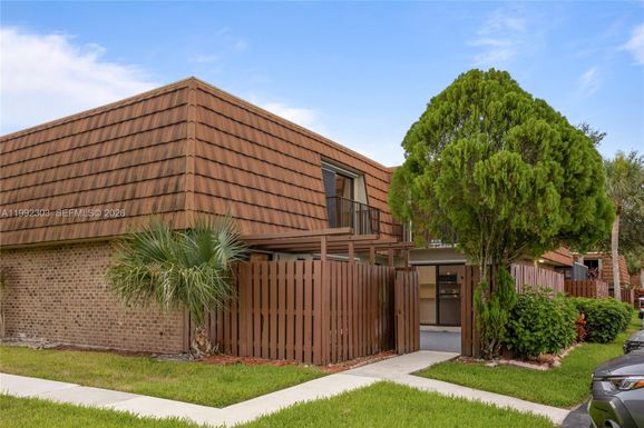 1170 SW 118th Ter, Davie FL 33325
