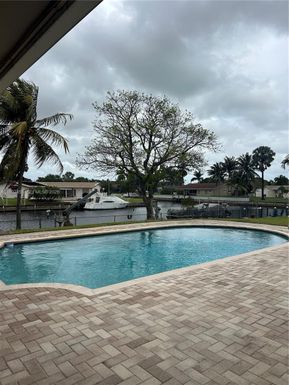 6121 SW 16th St, Plantation FL 33317