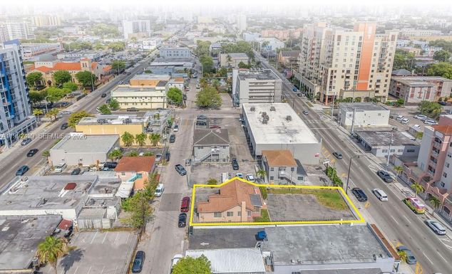 1437 SW 1st St, Miami FL 33135