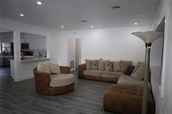 181 NE 121st St, North Miami FL 33161