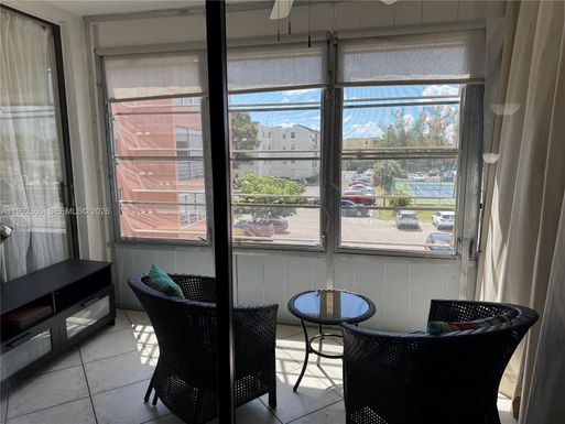 2861 Somerset Dr # 318, Lauderdale Lakes FL 33311