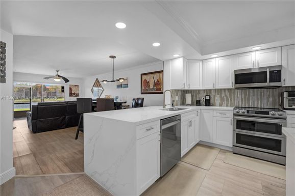 850 SW 138th Ave # 111D, Pembroke Pines FL 33027
