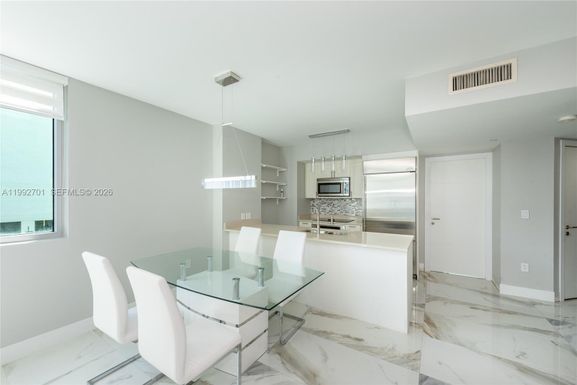 55 SE 6 ST # 1207, Miami FL 33131