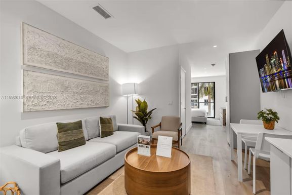 229 SW 9th St # 202, Miami FL 33130