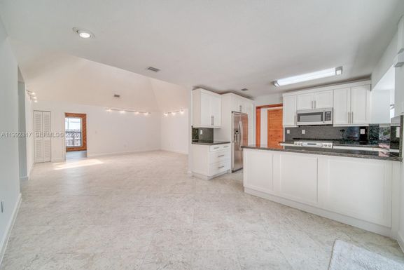 7320 SW 100th Ct, Miami FL 33173