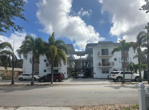 2238 Monroe St # 111, Hollywood FL 33020