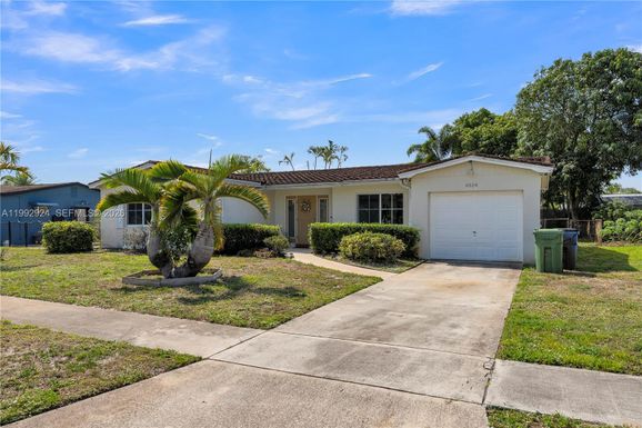 6924 NW 8th Ct, Margate FL 33063