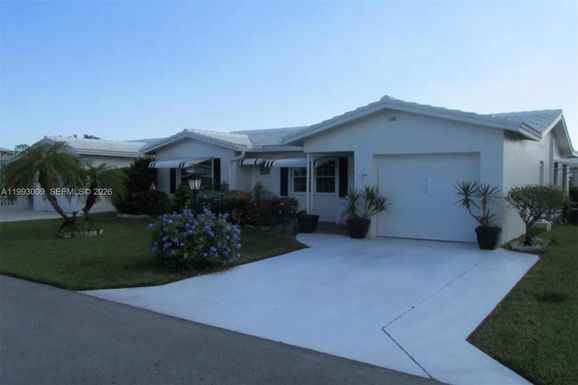 1104 Ocean Ave, Boynton Beach FL 33426