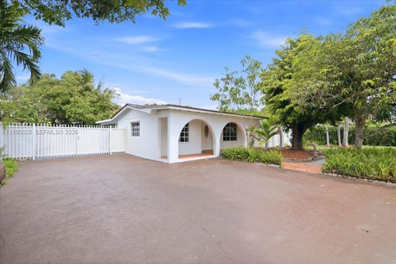 1271 W 83rd St, Hialeah FL 33014