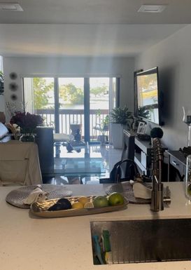 10000 NW 9th St Cir # 11, Miami FL 33172