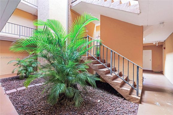 9423 SW 76th St # W21, Miami FL 33173