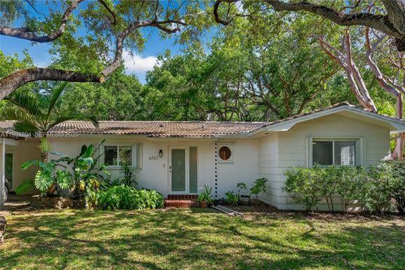 6767 SW 154th St, Palmetto Bay FL 33157