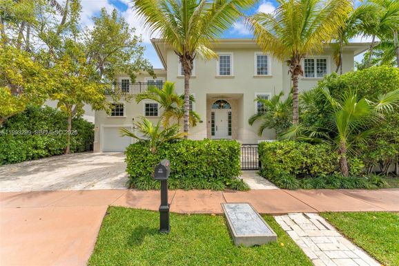 797 Ridgewood Rd, Key Biscayne FL 33149