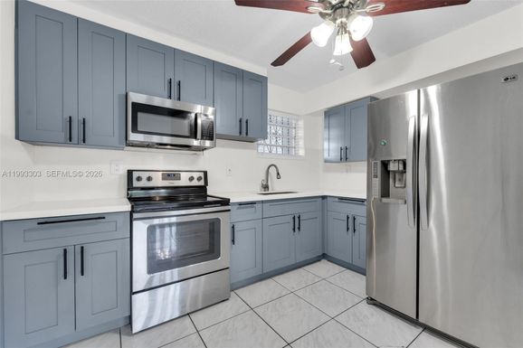 1800 SW 25th St # 2305, Miami FL 33133