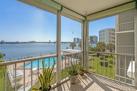 3010 Marcos Dr # R308, Aventura FL 33160