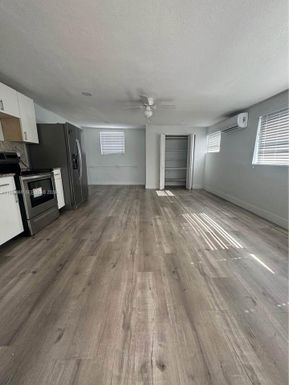 7620 SW 21 # 2, Miami FL 33155
