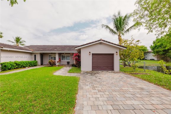 11320 NW 35th Ct # B, Coral Springs FL 33065