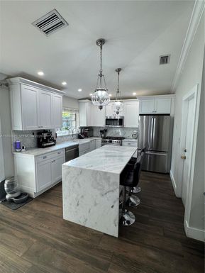 5763 NW 97th Ct, Doral FL 33178