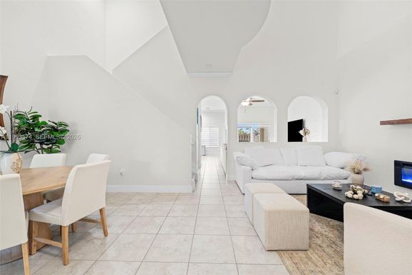 2338 SE 16th Ter, Homestead FL 33035