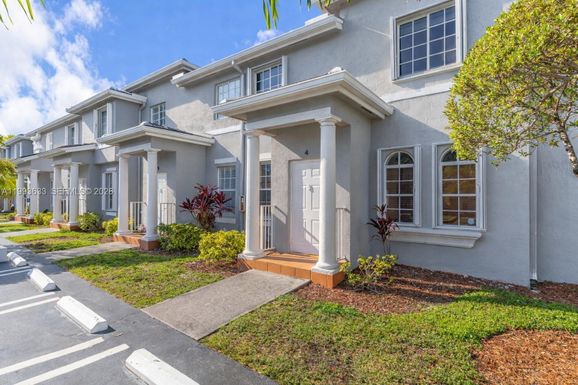 5240 NW 109th Ave # 4, Doral FL 33178