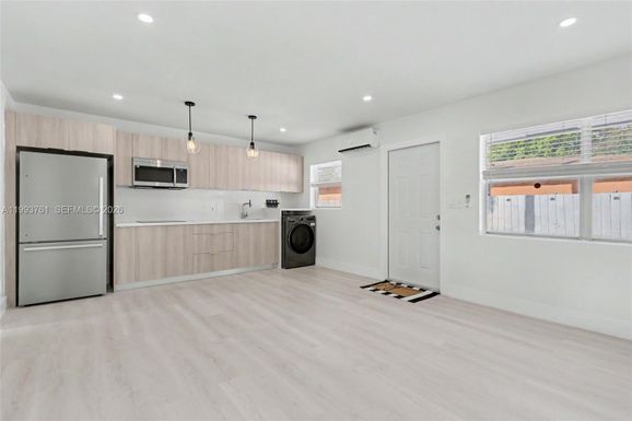 55 SW 13th St # 2, Dania Beach FL 33004