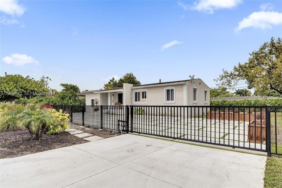 1001 NW 148th St, Miami FL 33168