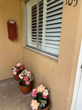 411 S Crescent Dr # 105, Hollywood FL 33021