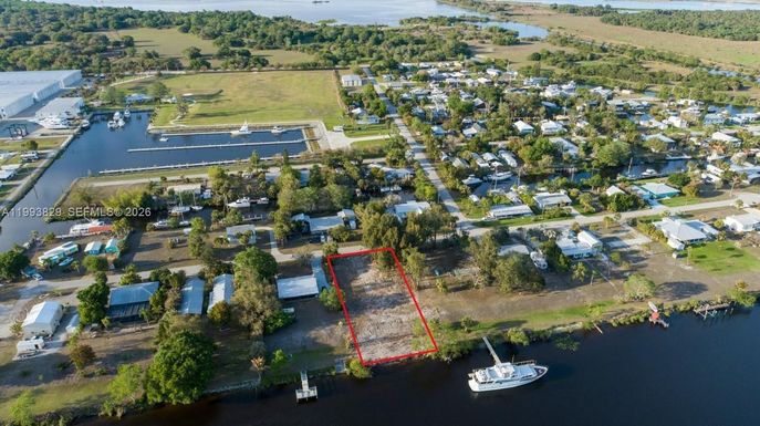 1035 W Anchor Lane, Moore Haven FL 33471