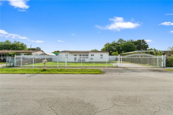 16110 NW 28th Pl, Miami Gardens FL 33054