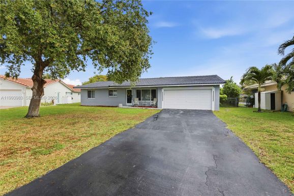 8515 NW 26th Dr, Coral Springs FL 33065