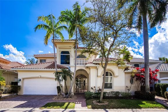 920 Captiva Dr, Hollywood FL 33019