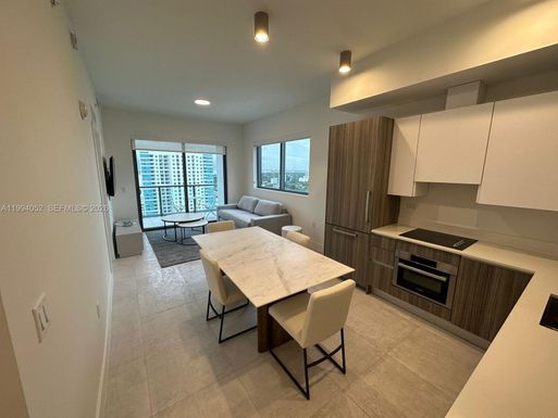 239 SW 9th St # 2002, Miami FL 33130