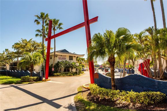 8350 SW 65th Ave, Miami FL 33143