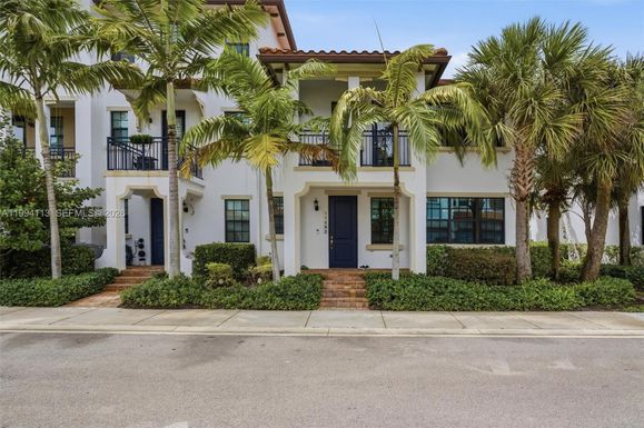 11652 SW 13th Ct, Pembroke Pines FL 33025