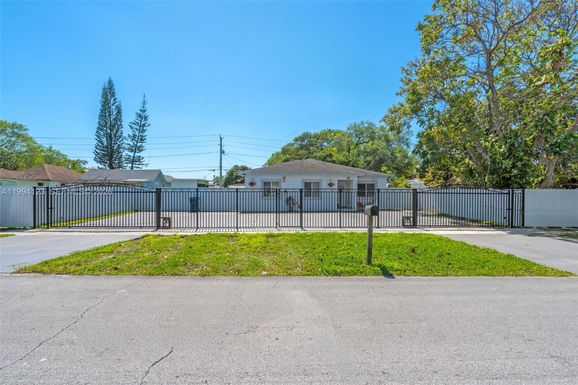 2346 NW 81st Ter, Miami FL 33147