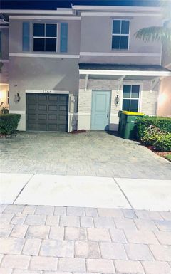 1766 SE 7th Ter, Homestead FL 33034