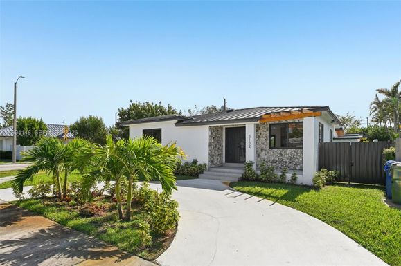 5152 SW 6th St, Miami FL 33134