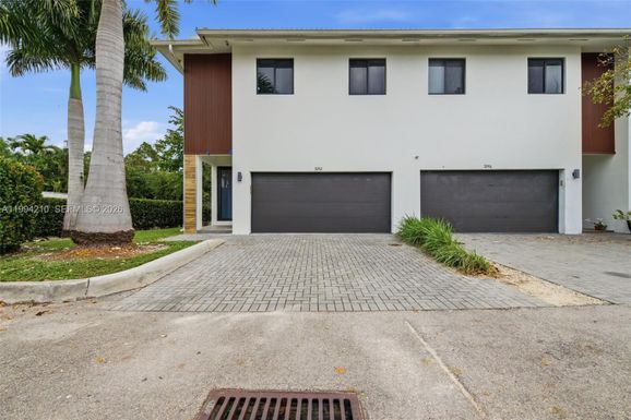 3242 SW 44th St, Dania Beach FL 33312
