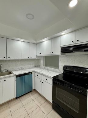 800 Parkview Dr # 217, Hallandale Beach FL 33009