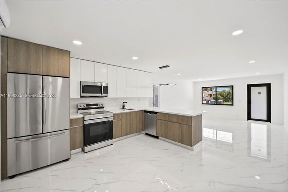 5635 Pierce St, Hollywood FL 33021