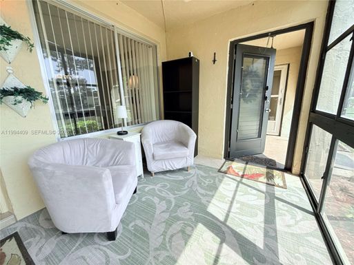 340 Pine Ridge Cir # 1, Green Acres FL 33463