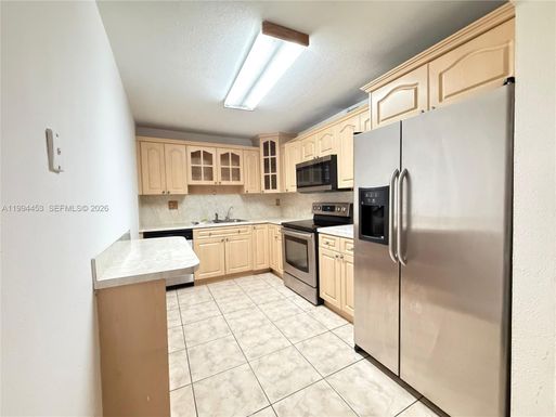 10000 NW 80th Ct # 2521, Hialeah Gardens FL 33016