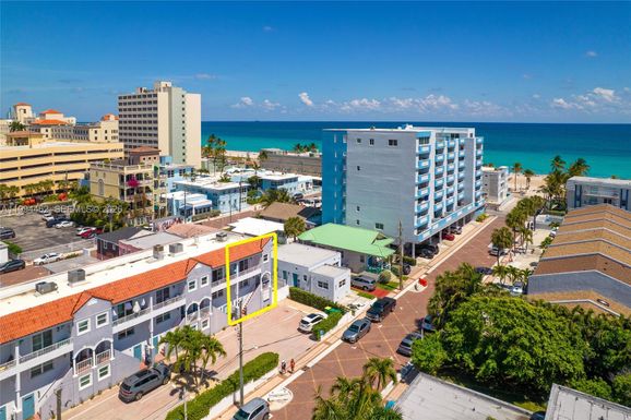 335 Virginia St, Hollywood FL 33019